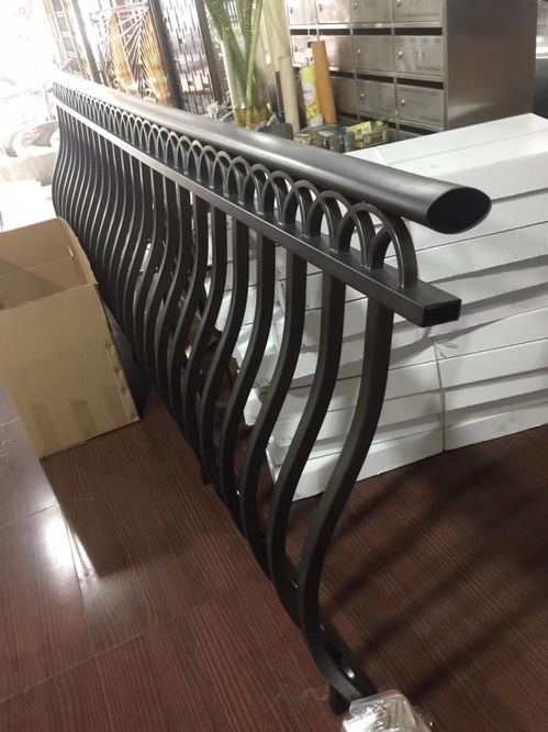 拉薩滿(mǎn)焊不銹鋼欄桿香檳金拉絲藝術(shù)定制